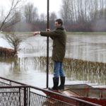 Cicka Poljana, 31.03.2013 – Zbog obilnih kisa i otapanja snijega izlila se rijeka Odra i poplavila cestu i par kuca