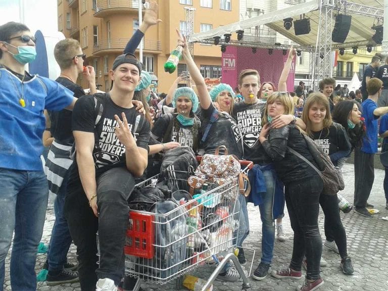 Maturanti se od srednjoškolskih klupa opraštaju uz Ivana Zaka i brojne DJ-e