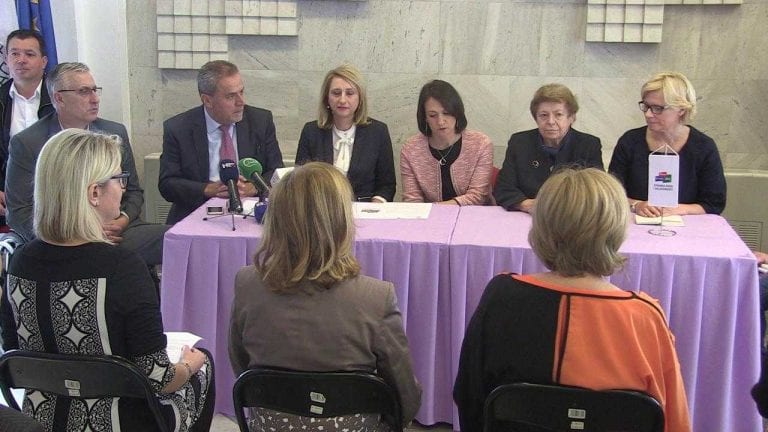 BANDIĆEVI ZASTUPNICI DRUŽE SE S GRAĐANIMA: Na razgovor o problemima zagrebačkih naselja svratite u Prašku 5