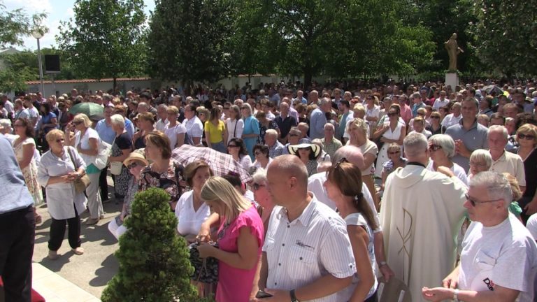 Zagrepčani proslavili blagdan Velike Gospe svetkovinama u Stenjevcu i Remetama