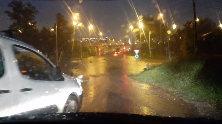 Zagreb pod vodom: Poplavljeni stanovi, padaju stabla, na cestama izbijeni šahtovi