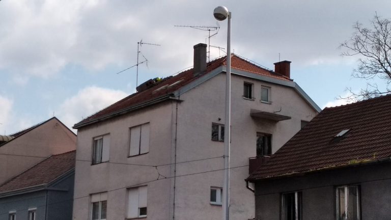 U Dubravi se urušava dimnjak, vatrogasci su na terenu