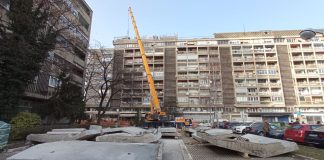 Uklonjena opasna nadstrešnica u Ulici grada Vukovara 52: “Napokon ćemo mirno spavati!”