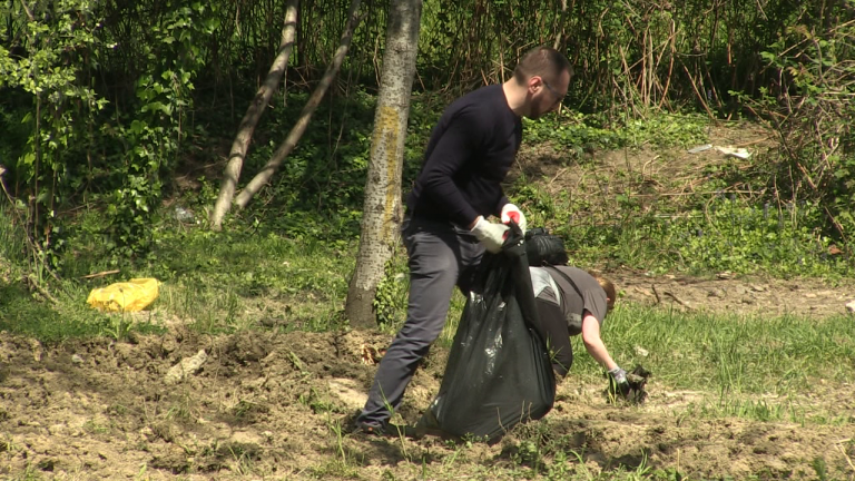Gradonačelnik povodom Dana planeta Zemlje čistio prostor uz potok Vrapčak u Stenjevcu