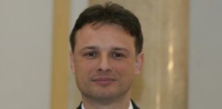 Jandroković na Trgu bana Jelačića dijeli ruže