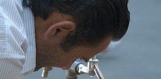 Jedite juhu, nosite sunčane naočale i duge rukave