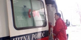 Motociklist prošao kroz crveno i zabio se u Fabiju