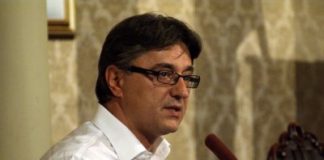 Ne podržavaš Vuletića? Suspendiran si!