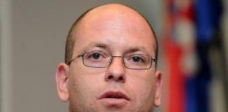 Titov trg trebao bi biti Trg Johnnyja B. Štulića