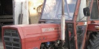 Prevrnuo se traktor s prikolicom, ozlijeđen čovjek