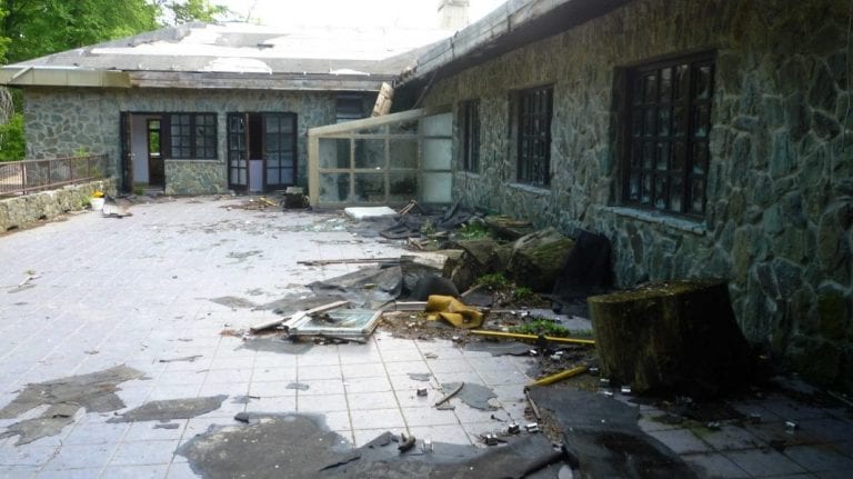 FOTO: Pansion Medvednica propada i nikoga nije briga