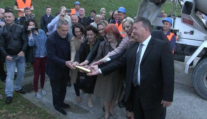 vlcsnap-2017-05-16-16h38m41s051