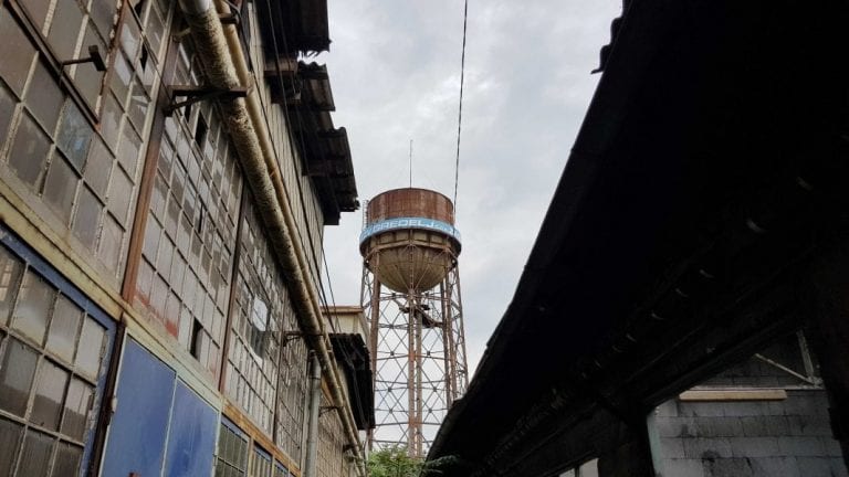 U Zagrebu niče spomenik Domovini i Vojni muzej, a proširuje se i vojno groblje na Mirogoju