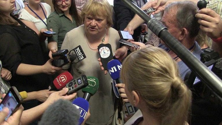 Esih i Mrak-Taritaš pružile jedna drugoj ruku i čestitale