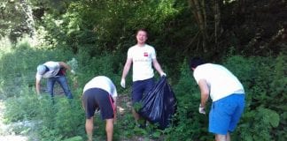 FOTO: Etlinger i drugačija ekipa zasukali rukave i u Markuševcu uklanjali ambroziju