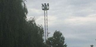 OKONČANA DRAMA U DUGAVAMA: Azilant se popeo na toranj i prijetio da će se baciti