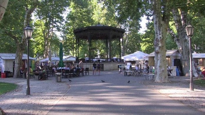 vlcsnap-2017-07-29-17h47m40s166