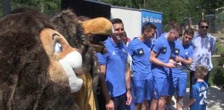 SPREMNI ZA NEDJELJNI DERBI: Uoči utakmice Modri se družili s navijačima