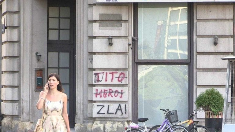 Zagrebački ugostitelj uklonio i treću ploču s nazivom Trga maršala Tita