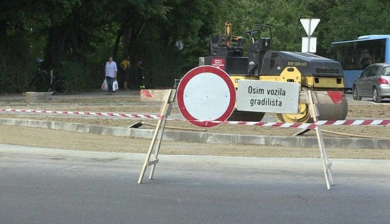 Već je uništen: Evo kako izgleda rotor u Trnavi koji je pušten u promet prije 10-ak dana