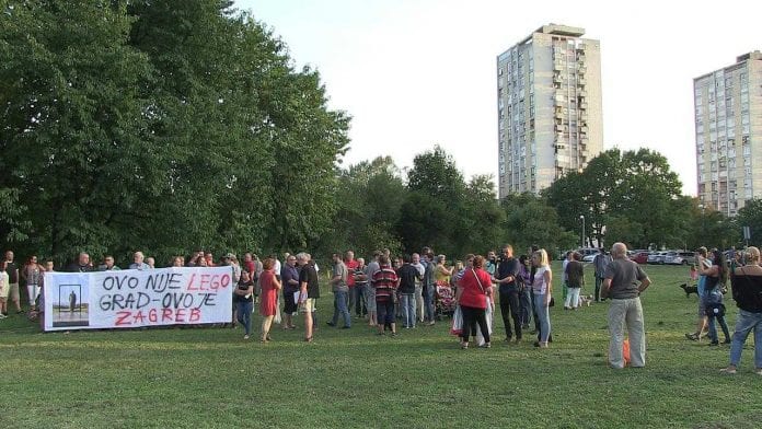 vlcsnap-2017-08-23-16h16m38s244