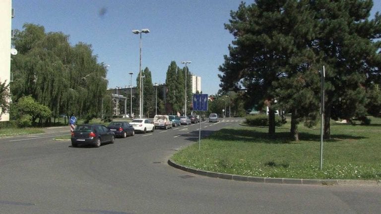 Križanje Prisavlja i Lastovske ulice kod raskrižja s Avenijom Marina Držića je krivo označeno