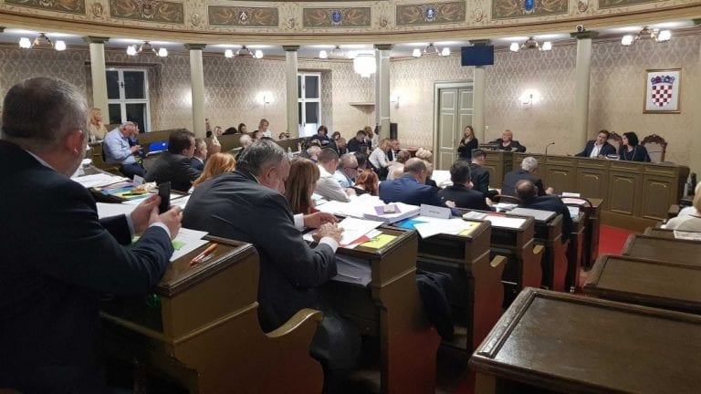 JESU LI KRIVI VLADAJUĆI ILI OPORBA? Rušenje kvoruma novi je hobi skupštinskih zastupnika