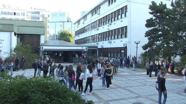 GRAD ZAGREB BROJI PORAST BROJA ŠKOLSKE DJECE: Prvog dana škole 100.000 zagrebačkih učenika krenulo na nastavu