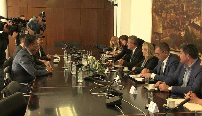 DELEGACIJA GRADA PRIZRENA U GRADSKOJ UPRAVI: Shakir Totaj – kandidat za prizrenskog gradonačelnika želi učiti od zagrebačkog čelnika Milana Bandića