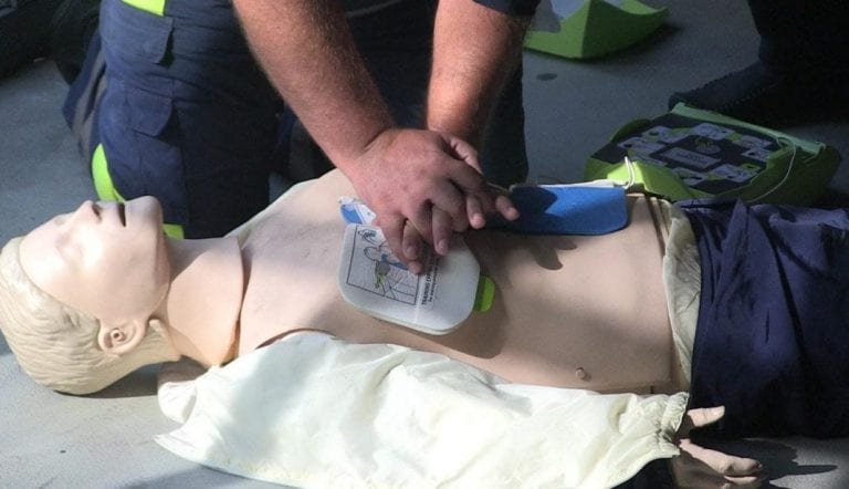 JEDAN OD NJIH 36 U ZAGREBU: U javnoj garaži na Kvaternikovom trgu postavljen defibrilator