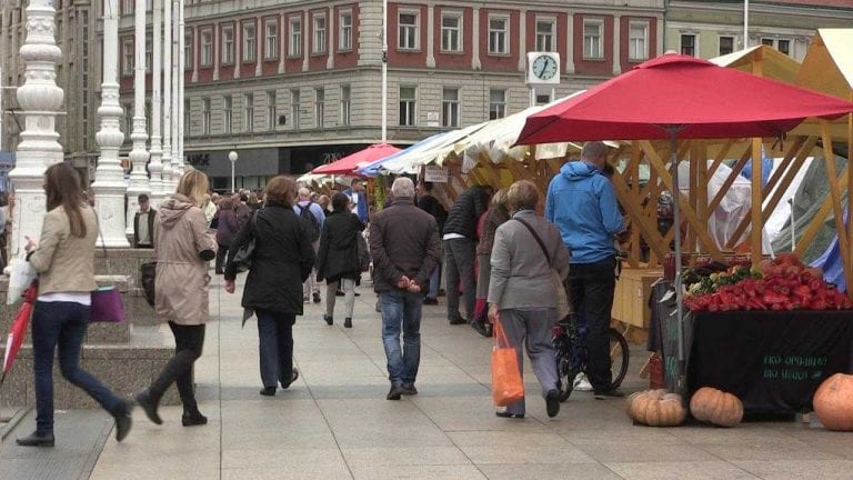 DOMAĆE JE DOMAĆE: Miris čobanca, čvaraka i fritula širi se Jelačić trgom