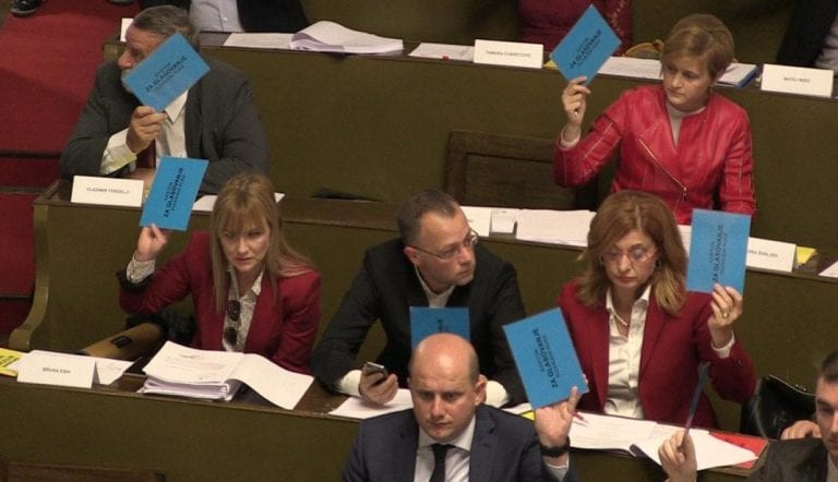 RASPRAVA U SKUPŠTINI ZBOG RODA I SPOLA: Zlatko Hasanbegović poručio Radi Borić: ‘Poštovana gospođo, osobo Borić – no pasaran!