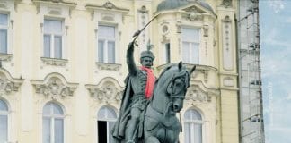 Ban Jelačić, August Šenoa i djelatnici Čistoće od subote nose neizostavan modni detalj – kravatu