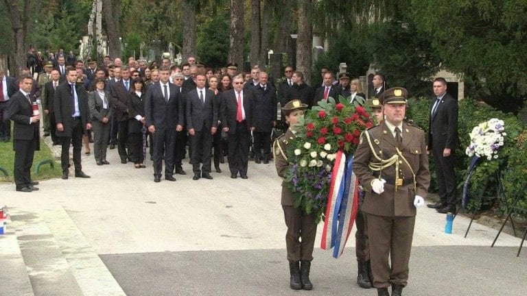 DAN NEZAVISNOSTI: Državni vrh položio vijence na Mirogoju u čast svima koji su život dali za domovinu.