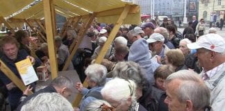 BESPLATNE JABUKE, OCAT I SOK PLANULI U REKORDNOM ROKU: Zagrebačka udruga voćara počastila sugrađane voćem i voćnim proizvodima