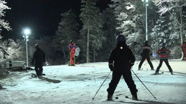 Besplatnim noćnim skijanjem započela je nova sezona na Sljemenu