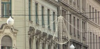 Grad i dalje okićen- previše ili dobro dođe u tmurnim danima?