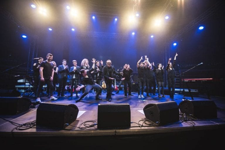 SPEKTAKL U CIBONI: I nakon više od 40 godina karijere, Željko Bebek žari i pali glazbenom scenom!