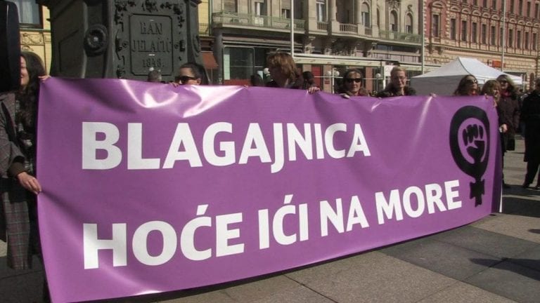 ŽENE PORUČILE: ‘Blagajnica hoće ići na more’