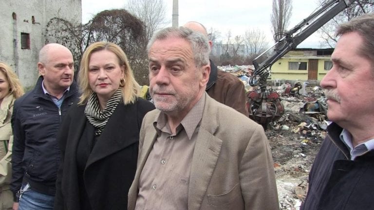 MIŠIĆ: “Zbog brzine kojom ste naučili voziti bager, zaslužili ste doktorat iz strojarstva!”