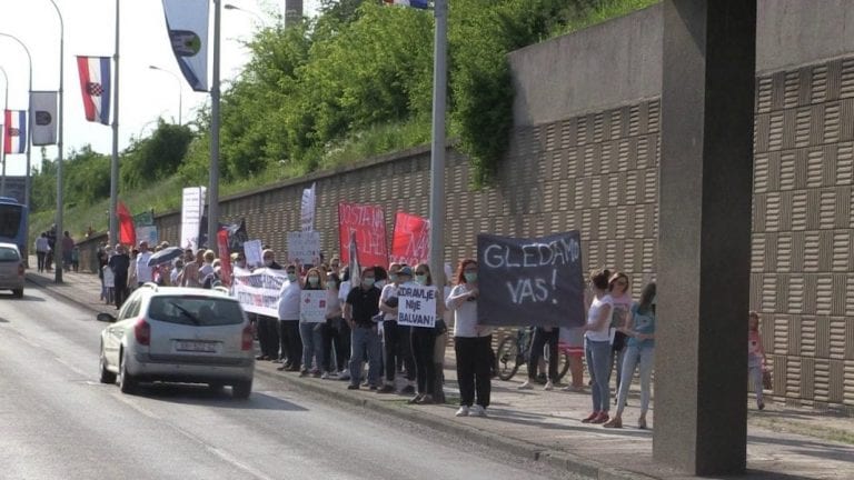 PROSVJEDNICI PORUČILI: “Ne želimo otpad u Podsusedu!”