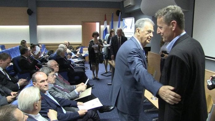 vlcsnap-2018-05-15-09h38m31s880