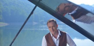 Nakon rasprodana dva koncerta, u prodaji ulaznice za treći koncert Sergeja Ćetkovića u Lisinskom