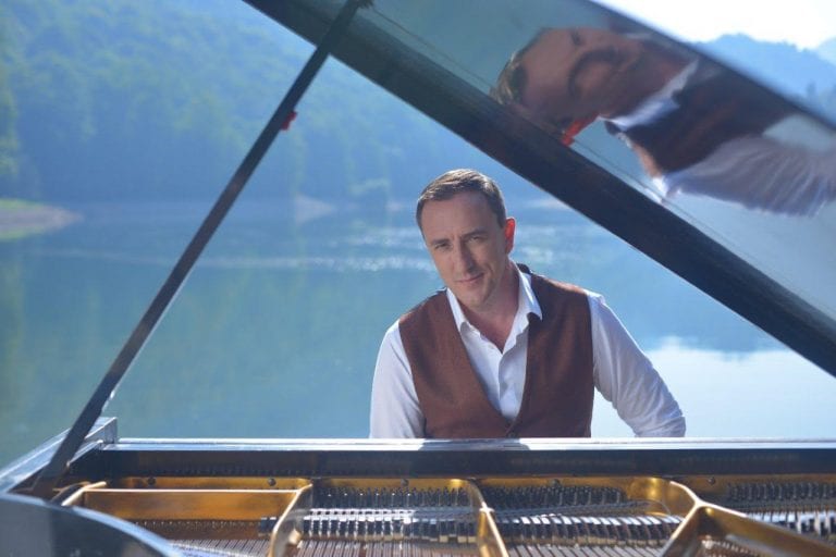 Nakon rasprodana dva koncerta, u prodaji ulaznice za treći koncert Sergeja Ćetkovića u Lisinskom