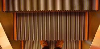 Uzlazni trak pokretnih stepenica Importanne centra u pogonu