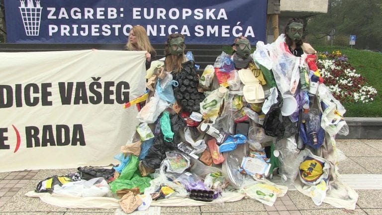 AKTIVISTI I AKTIVISTKINJE ZELENE AKCIJE: Građani i građanke Zagreba guše se u smeću!