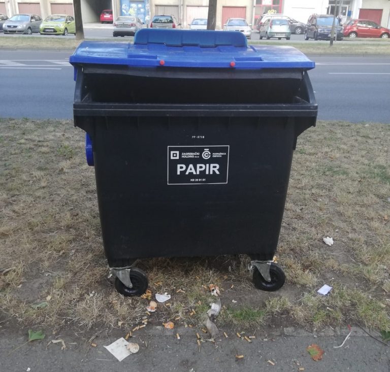 FOTO: Kontejneri za papir u Travnom brzom su reakcijom Čistoće ispražnjeni!