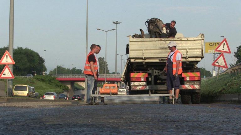 U Zagrebu opet puknule cijevi, tri kvarta ostala bez vode