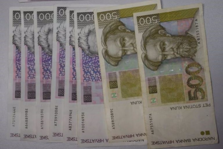 Žena krala novčanike starijim osobama na tržnici Kvatrić pa na bankomatima podizala novac