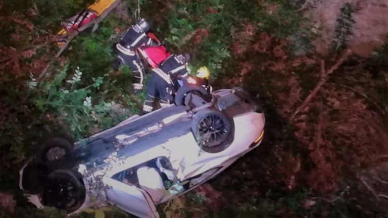 Burna noć za vatrogasce: Automobil s dvije osobe sletio s ceste na Sljemenu i visio nad provalijom